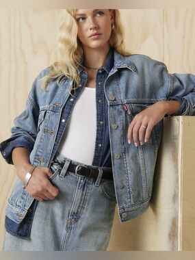 Levi’s Women’s Trucker Jacket Size Medium